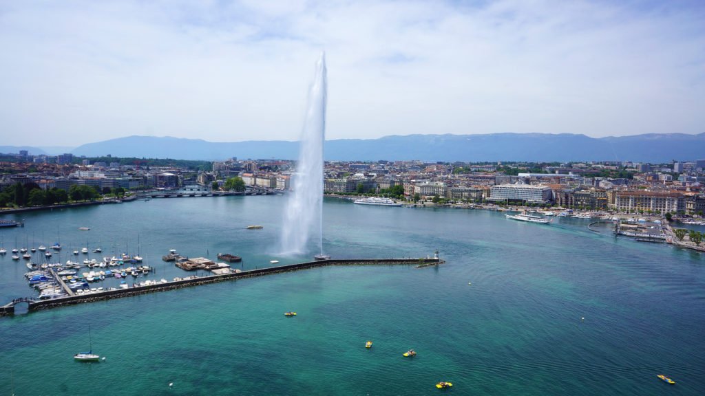 GeniLac: Use of lake water to cool and heat buildings